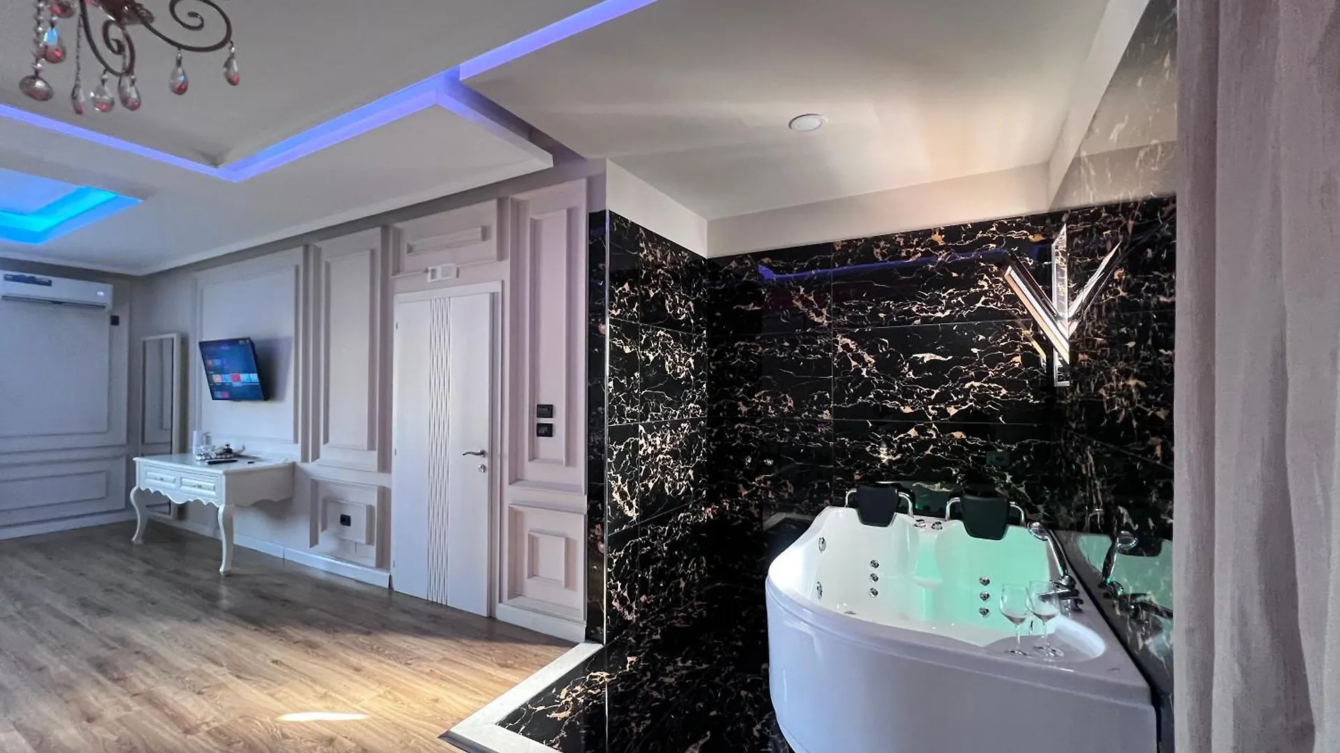 Luxury Room 007 تيرانا بيت شباب